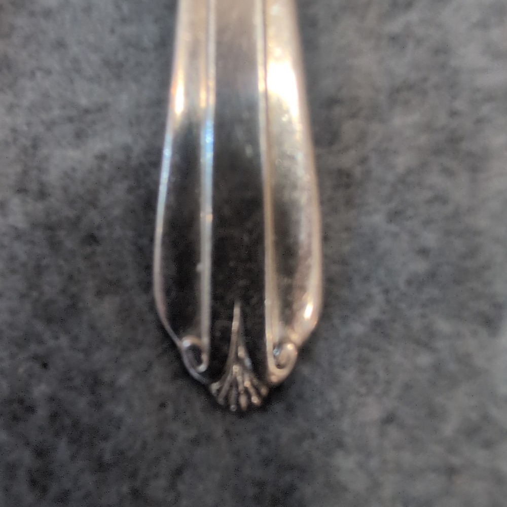 Set of 4 Wm Rogers Silverplate Forks Floral Engraved Vintage Dining Tableware IS - Picture 3 of 5